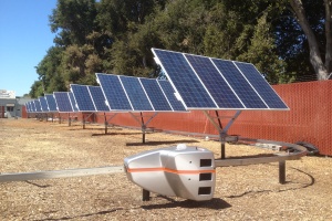 Робот контролирует наклон солнечных батарей