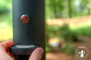 Портативное устройство в виде высокой кружки самостоятельно варит кофе