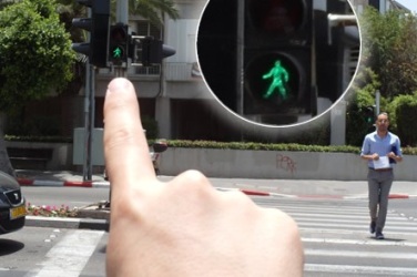 Orcam может перевести Вас через дорогу