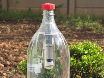 Lightie - маленький фонарик в бутылке с водой