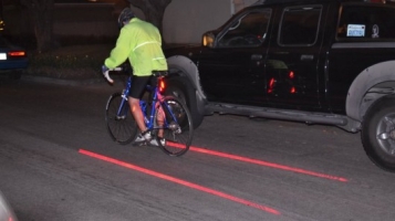 Safety Light проецирует велосипедную дорожку